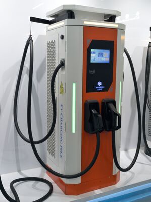ভালো দাম বাণিজ্যিক পার্কিংয়ের জন্য 60kW সিঙ্গেল গান CCS2 DC ফাস্ট চার্জার IP54 OCPP1.6J 10 ইঞ্চি টাচ স্ক্রিন অনলাইন